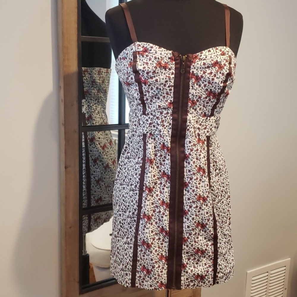 Used Sexy Guess Floral Front Zip Dress